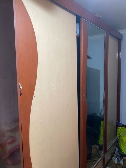 Шкаф                И