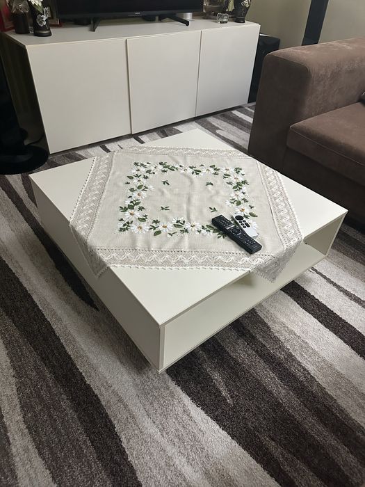 Masa cafea pe roti cu oglinda in interior