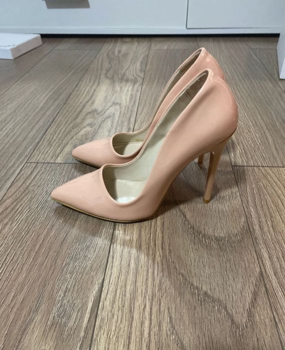 Pantofi marimea 38