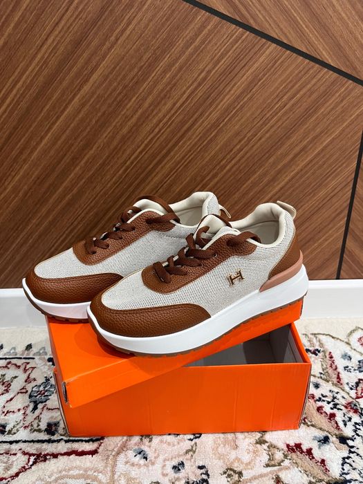 Продам кроссовки новыеее