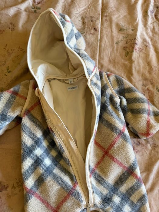 Комбинезон Burberry оригинал 6 месяцев