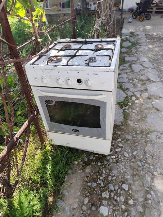 Белая газовая плита