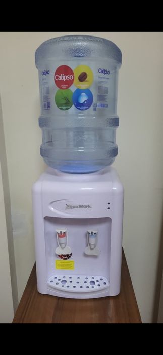 Продам диспенсер, стерилизатор, стол