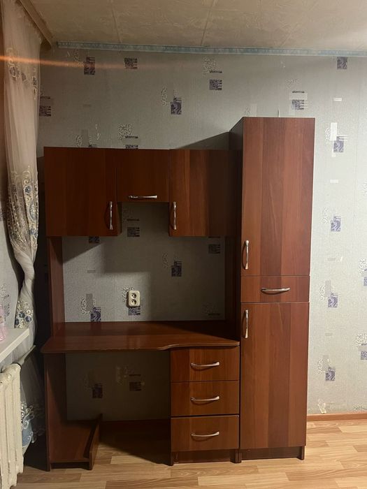 Продается столик со скафами для занятий уроков