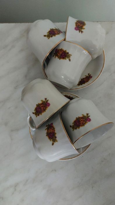 Cești cafea și farfurioare