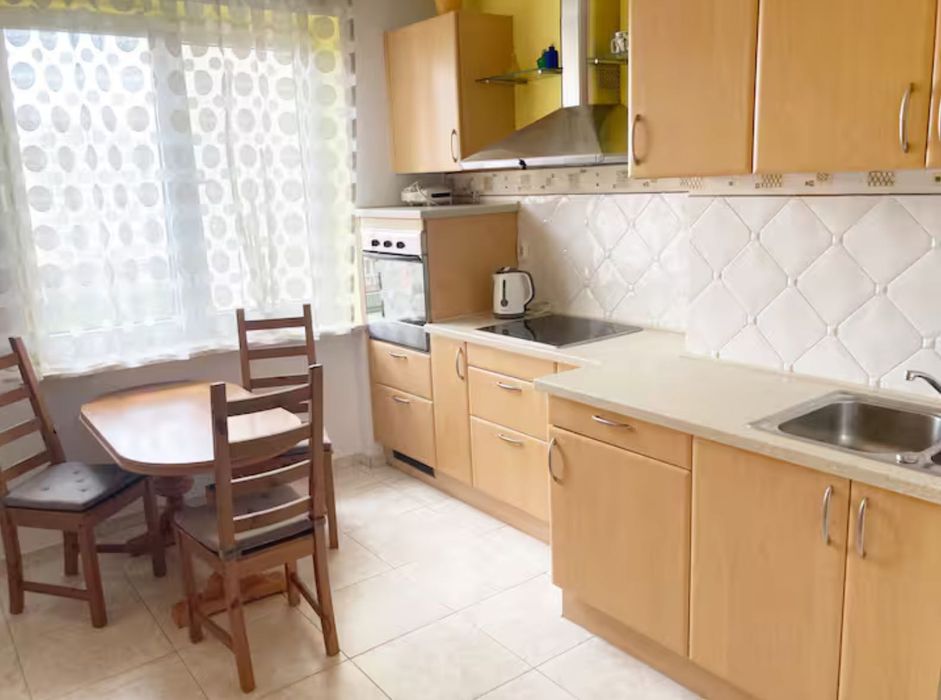 Тристаен апартамент под наем 600 евро