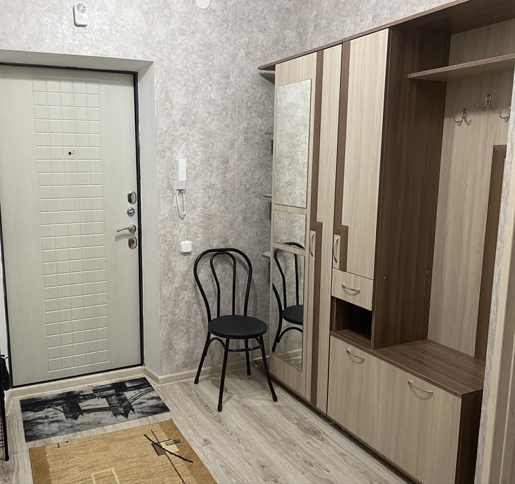 Поодам шкаф в прихожую