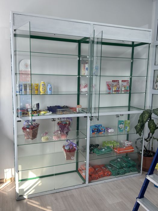 Шкафы, ветрины для аптек, магазинов.