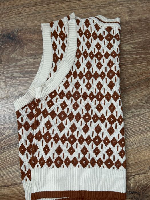 Жилет бежевый цвет