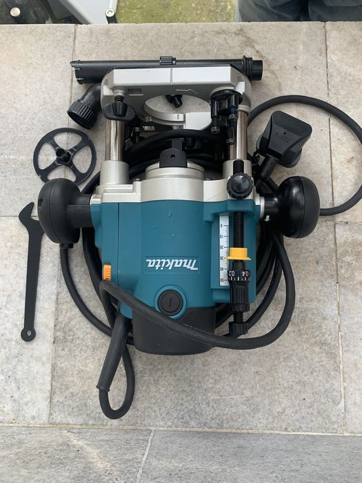 Makita RP1111C/220-240V/1 100 W/2024. 4/обер фреза/