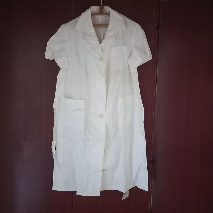 Халаты, дождевик, костюм,куртка.