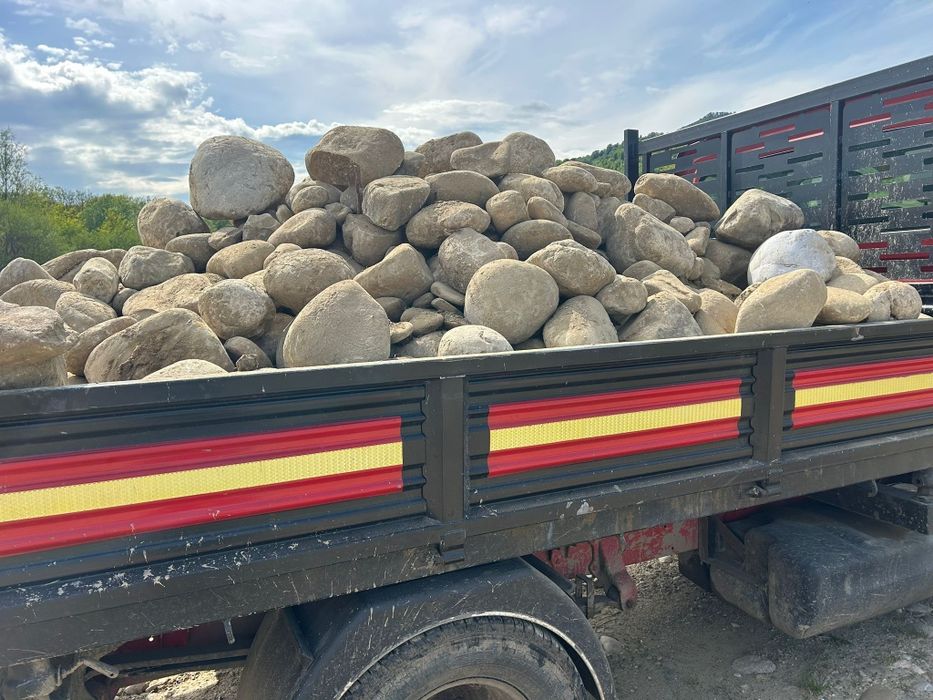 Bolovani de râu, bolovani calcar dim.mari și mici piatră calcar granit