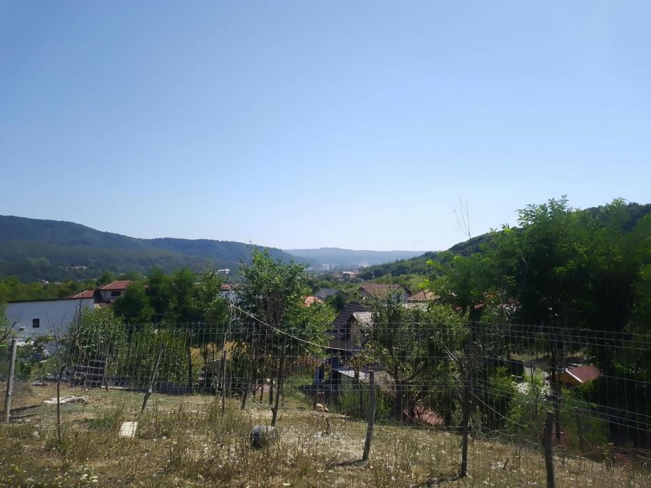 Teren de vanzare strada Buda aprox 1300mp intravilan cu toate utilitatile si panorama