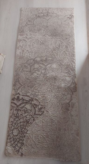 2 covoare cu dimensiuni 60/150 cm