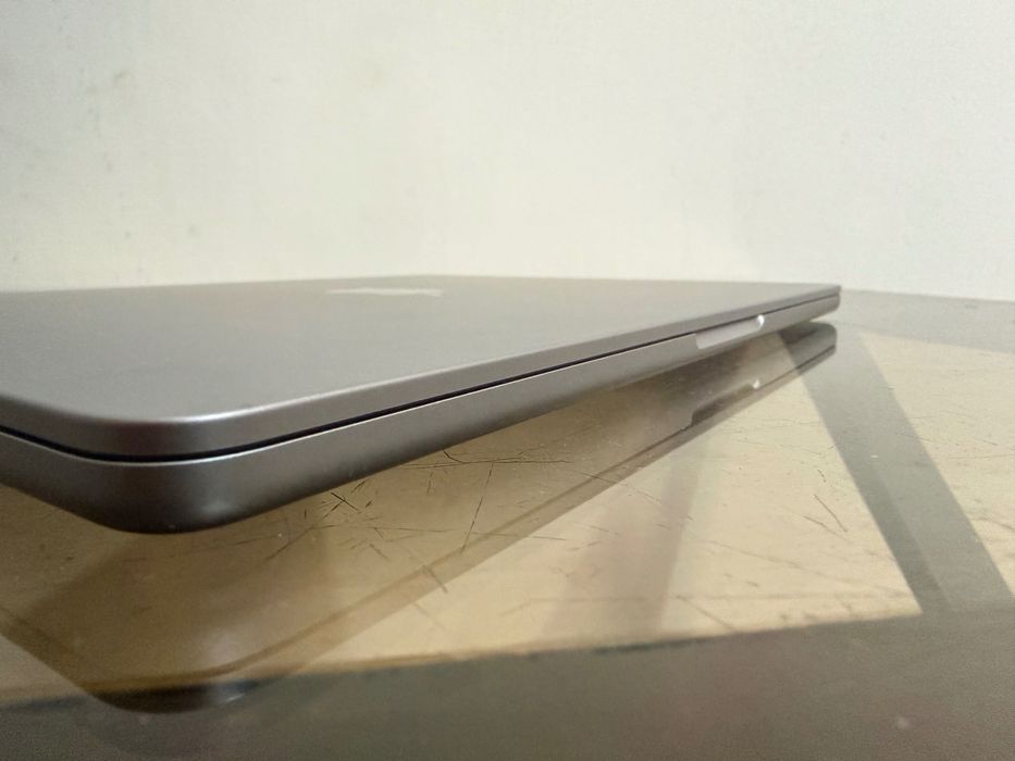 Срочно MacBook m2 256g 8g