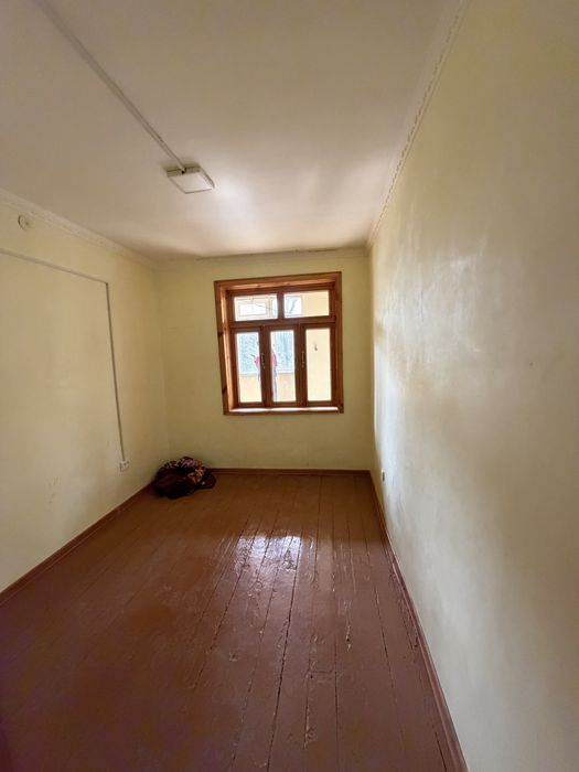 Сотилади  2хона 2 этаж гиштлик дом 6 метр веранда бор вокзал парк