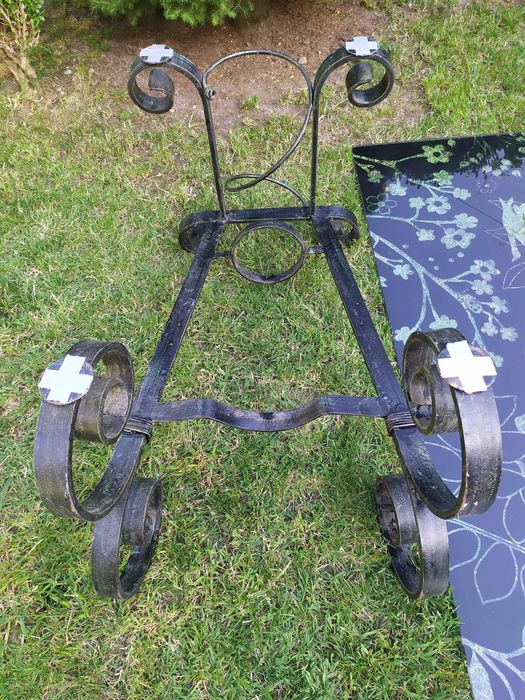 Уникат ! Маса ковано желязо + плот закалено рисувано стъкло .