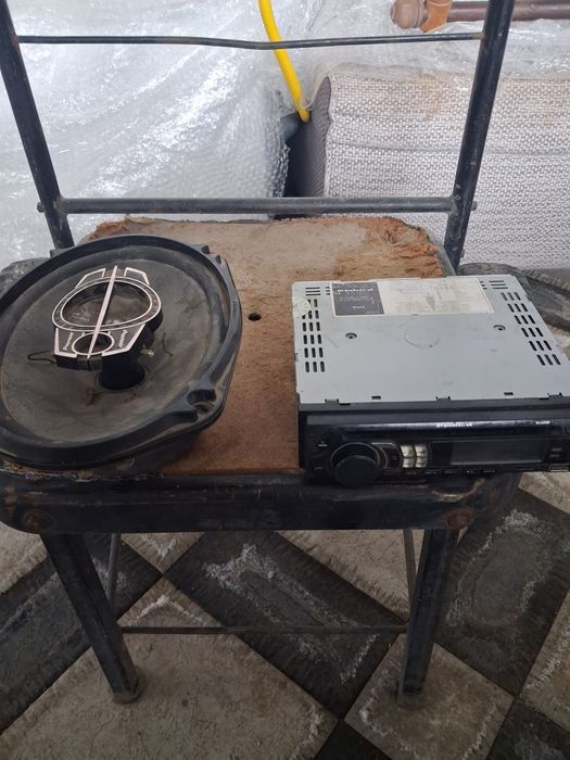 Магнитол и динамик