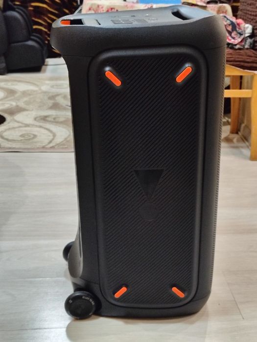 Продавам JBL partybox 310