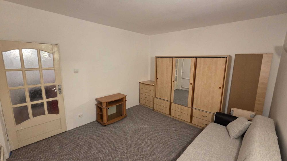 Inchiriez garsoniera casa la curte intrare separata sect 3 Buc