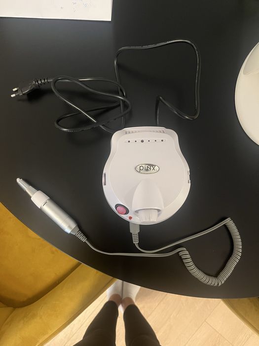 Vand freza de unghii in stare perfecta cu capete diferite