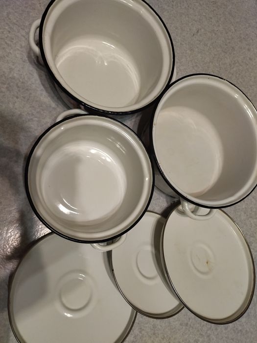 Кастрюли эмалированные