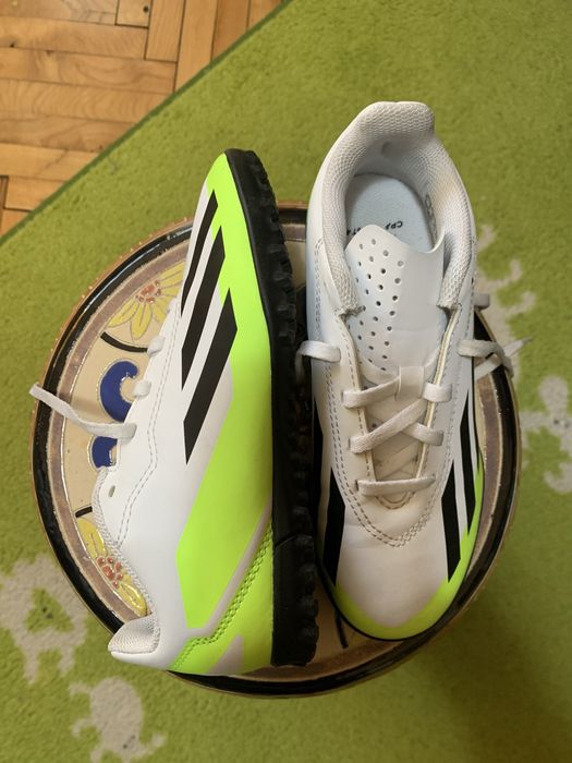 Футболни обувки Адидас