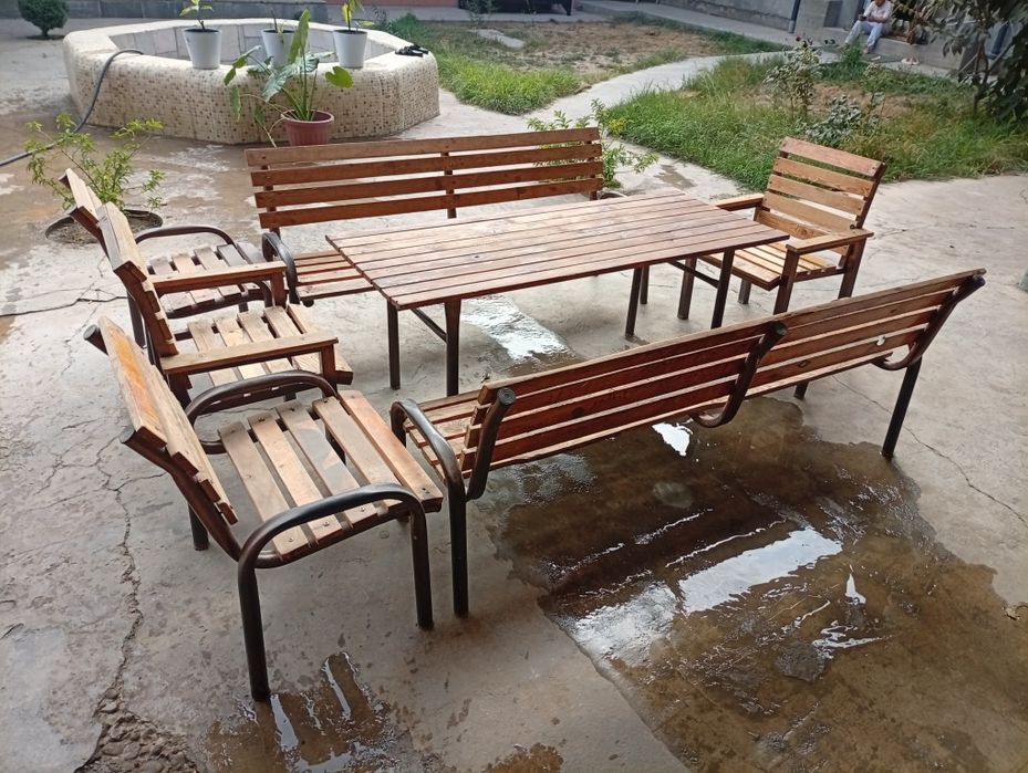 Продается комплект стол стулов