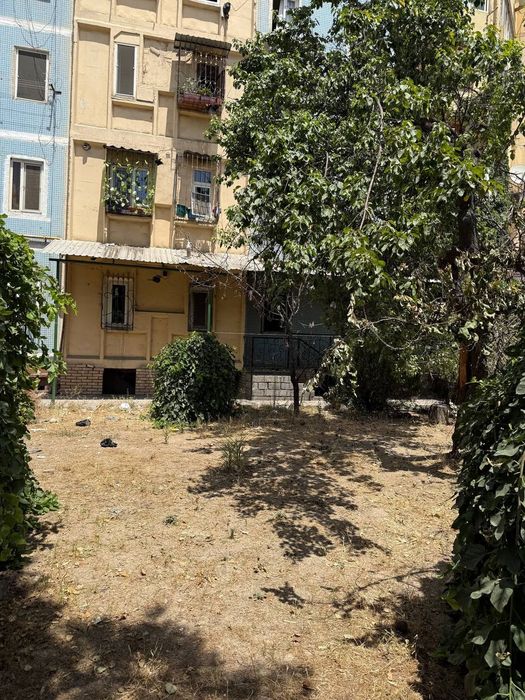 Не жилой квартира продаётся 3/1/9 возле дароге