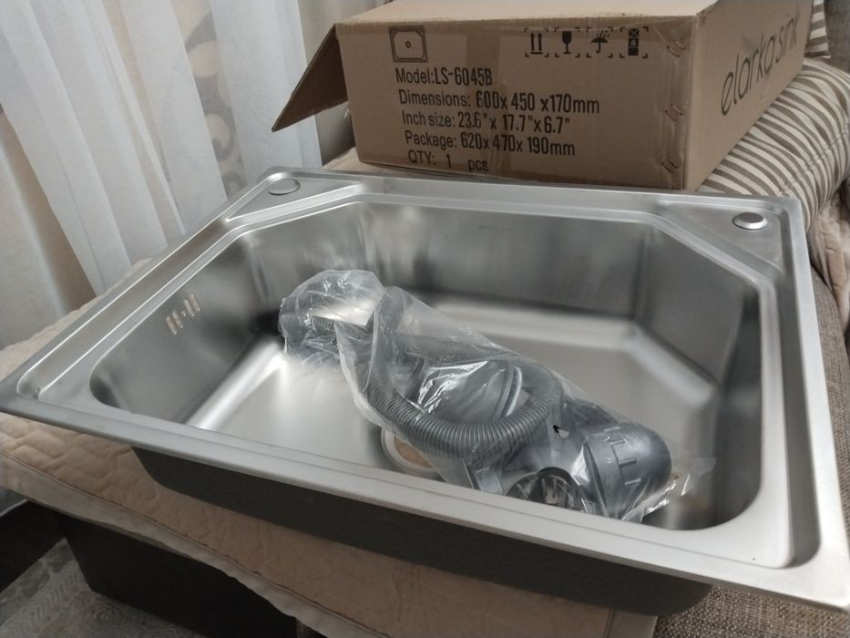 Кухонная мойка новая