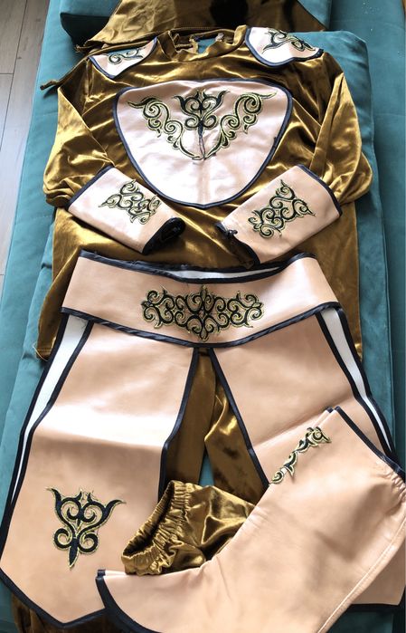 Продам национальный костюм для мальчика/для девчоки