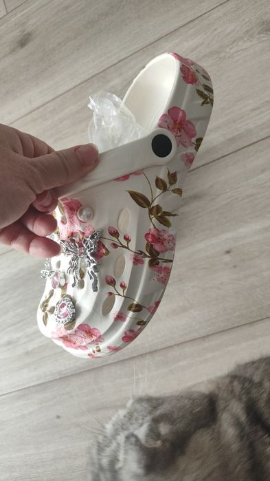 Продам кроксы с джиббитсами