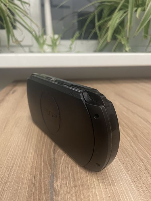 PSP-E1003 , в идеальном состаянии , редкая модель