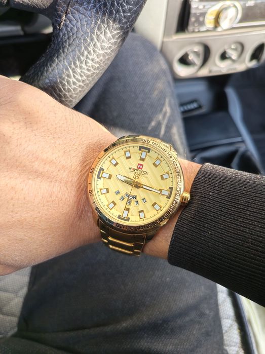 Продам часы  Naviforce