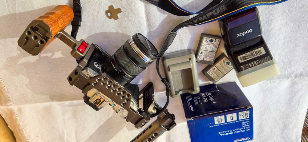 Olympus omd 10 mark III cu accesorii