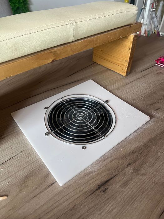 Birou unghii cu aspirator