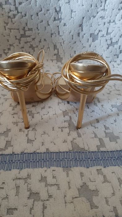 Sandale cu toc marimea 37  int 24 cm.inaltime toc cu talpa  13 cm