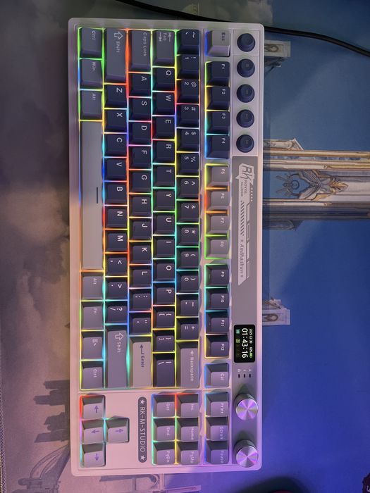 Продавам чисто нова клавиатура ,,Royal Kludge”