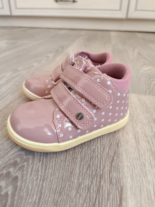 Продам детскую обувь