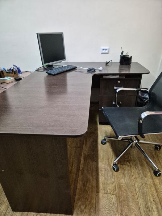 Офисная мебель продается