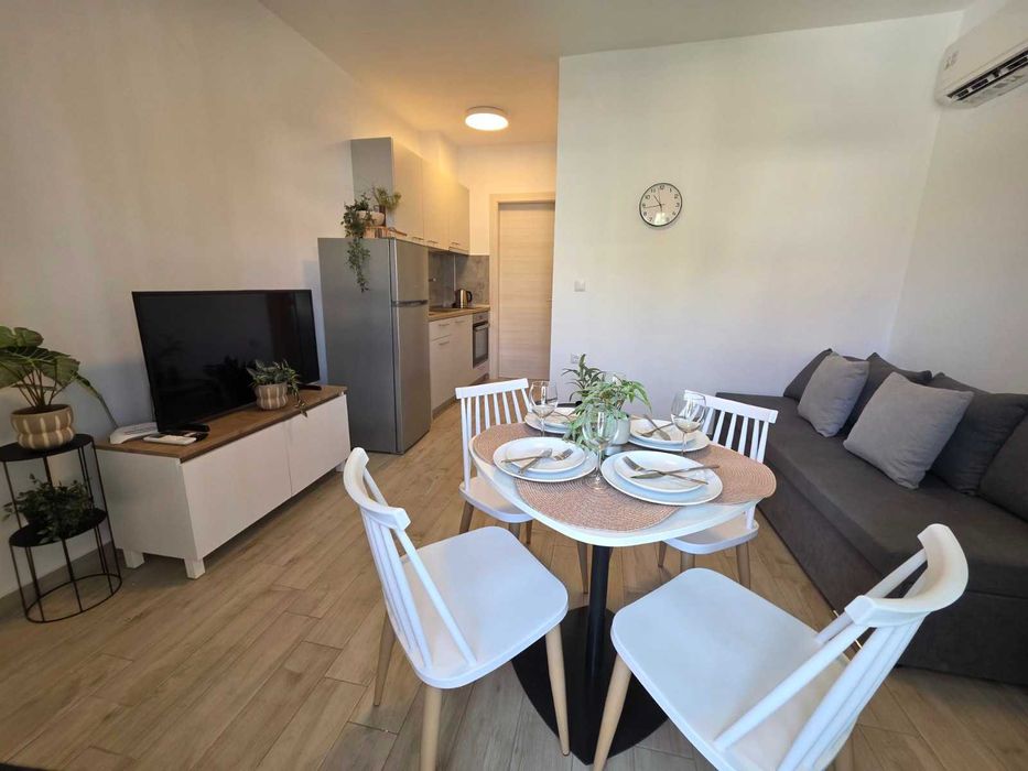 Апартамент с басейн- Паралия Офринио