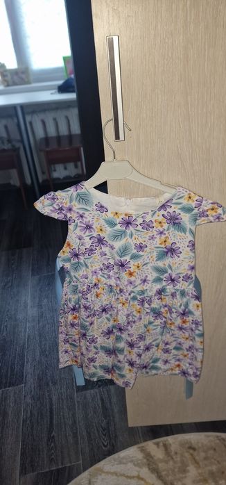 Продам платье на девочку и женское