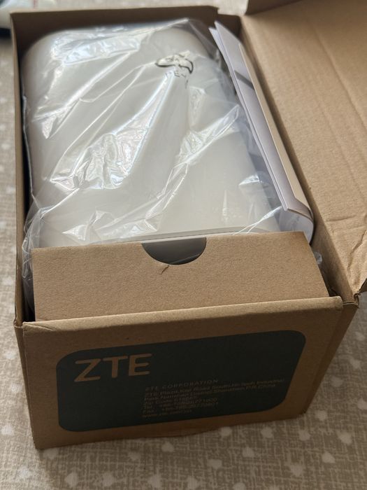 Router Mesh Gigabit Wi-Fi 6 ZTE H3601P AX1800