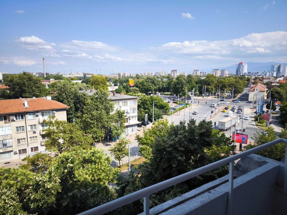 От собственик Просторен и напълно обзаведен 3-стаен апартамент в кв. Каменица 1