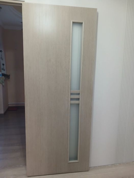 Продам 5 дверей, цены разные