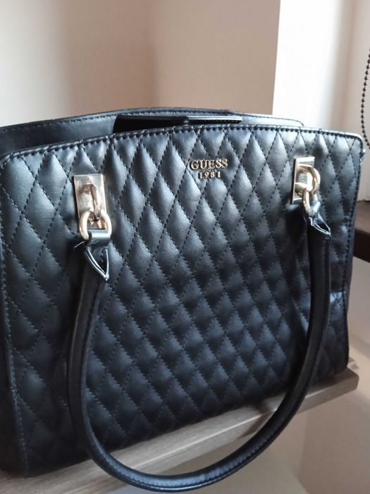 Дамска чанта  Guess