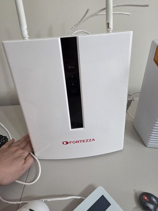 Sistem alarma hybrid (wireless+cablat) Fortezza Pro GSM/IP/TEL
