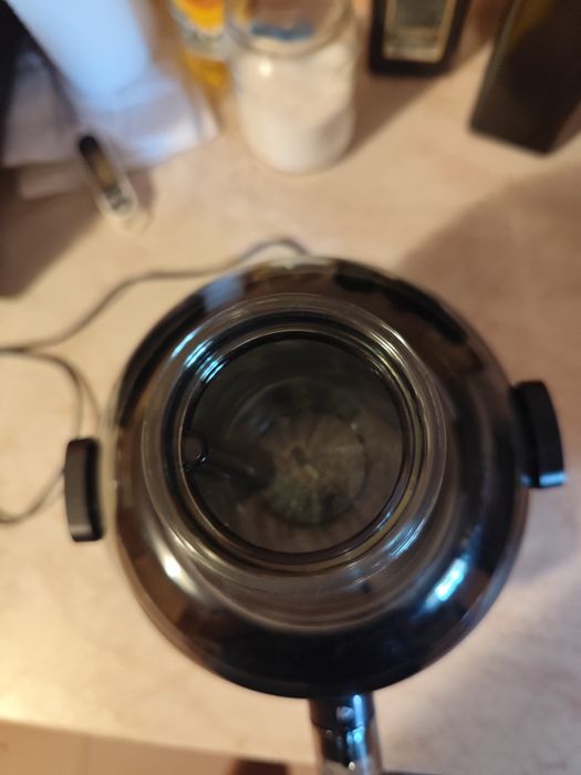 Продавам сокоистисквачка PHILIPS
СОКОИЗСТИСКВАЧКА PHILIPS HR1832/02