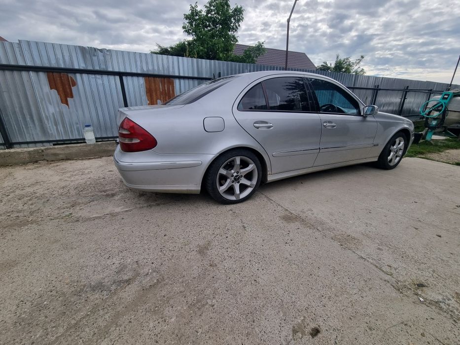 Dezmembrez Mercedes E class E220 W211