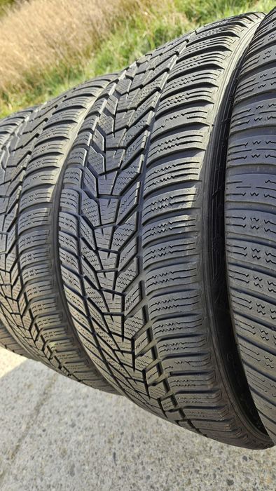 225/45 R18 • Iarna • Hankook Winter Icept evo 3 95V XL | 4 buc | DOT 2022 | Pret/buc